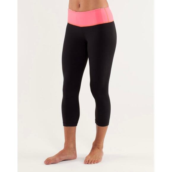Lululemon Black Pink Stripe Polka Dot Wunder Under Crop Capri Leggings - Picture 2 of 13